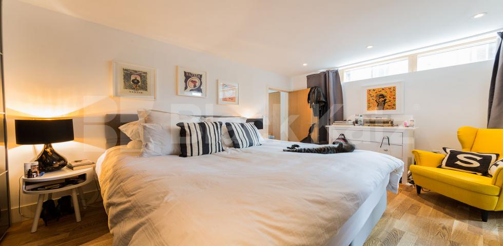 			LET BY!, 2 Bedroom, 1 bath, 1 reception House			 Camden Mews, CAMDEN